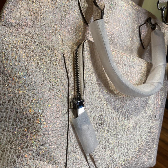 NWT Aimee Kestenberg Sunbury Leather Tote - ROSE GOLD PEBBLE METALLIC - Picture 14 of 16